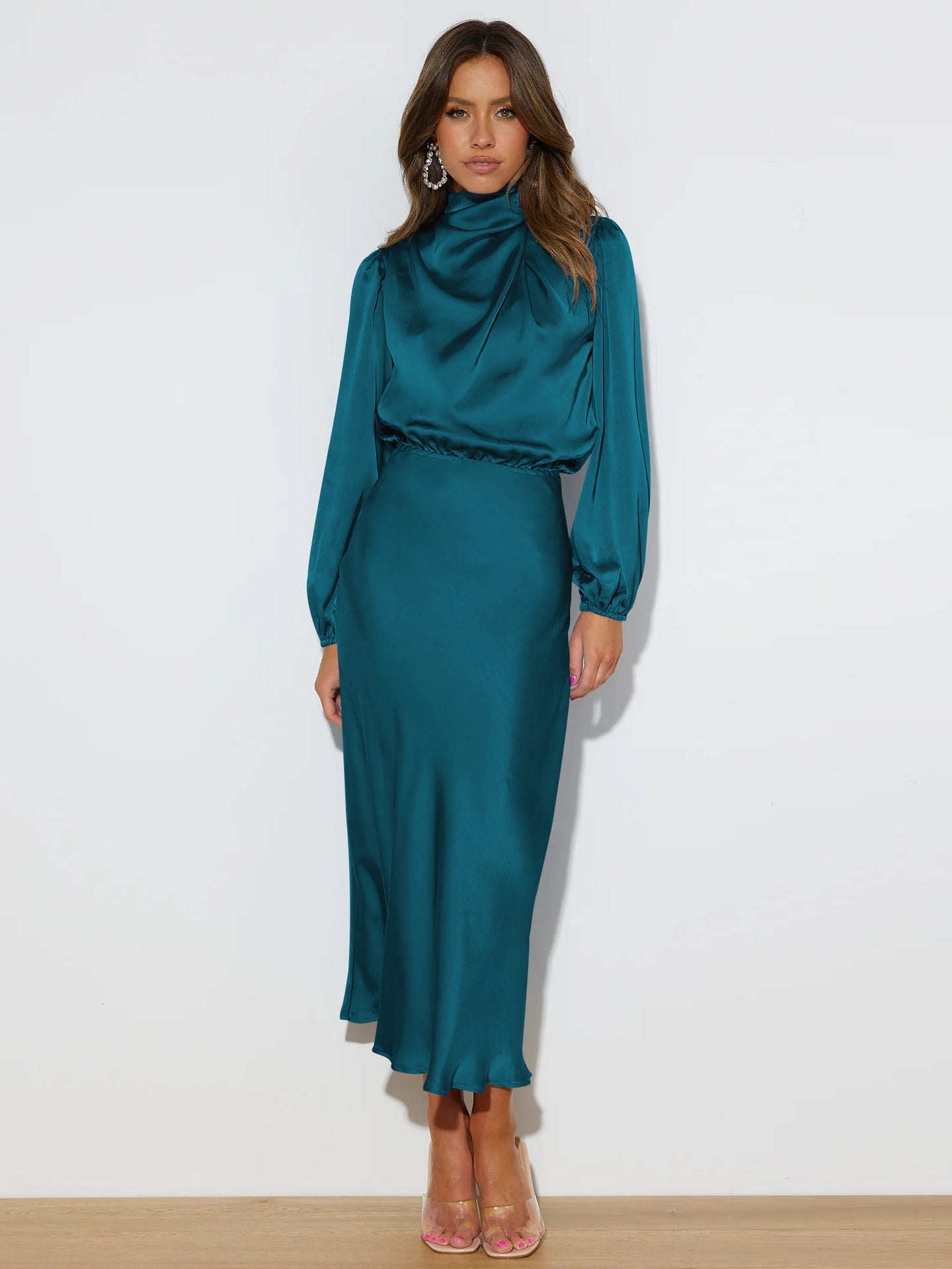 SAVANNA™ | REFINERAD SATIN MIDI-KLÄNNING