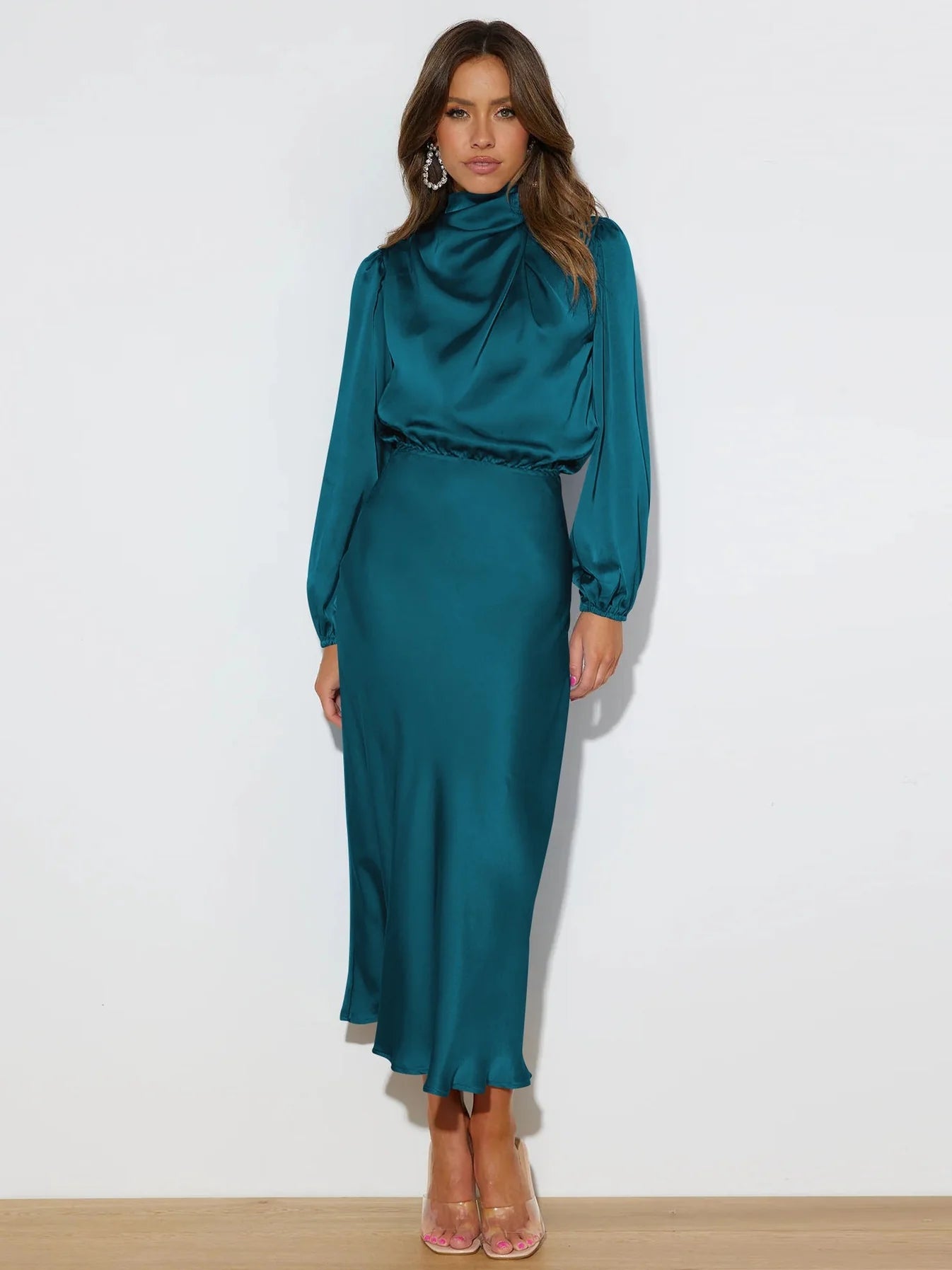 SAVANNA™ | REFINERAD SATIN MIDI-KLÄNNING