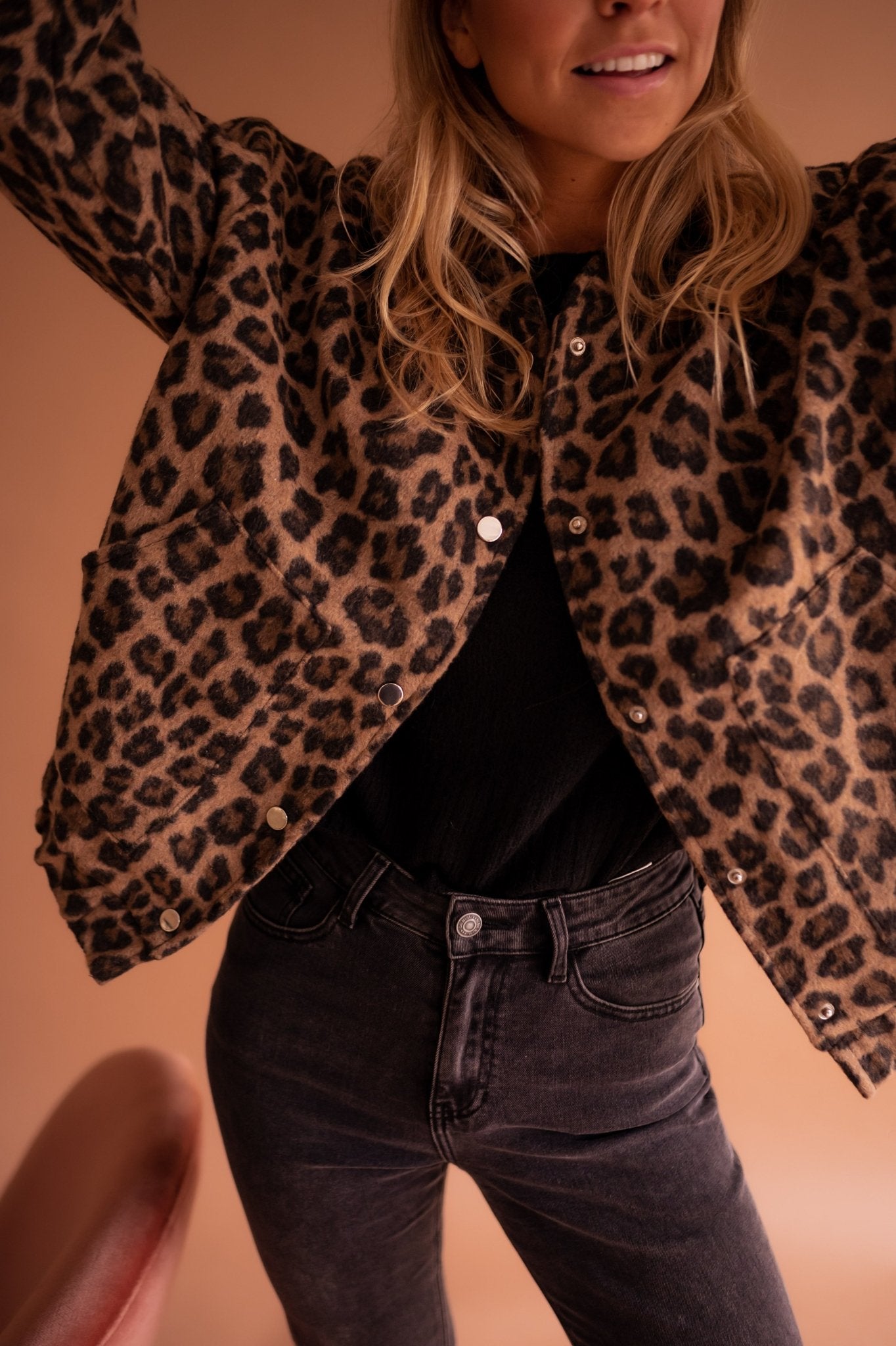 LEONA™ | TRENDIG JACKA MED LEOPARDMÖNSTER