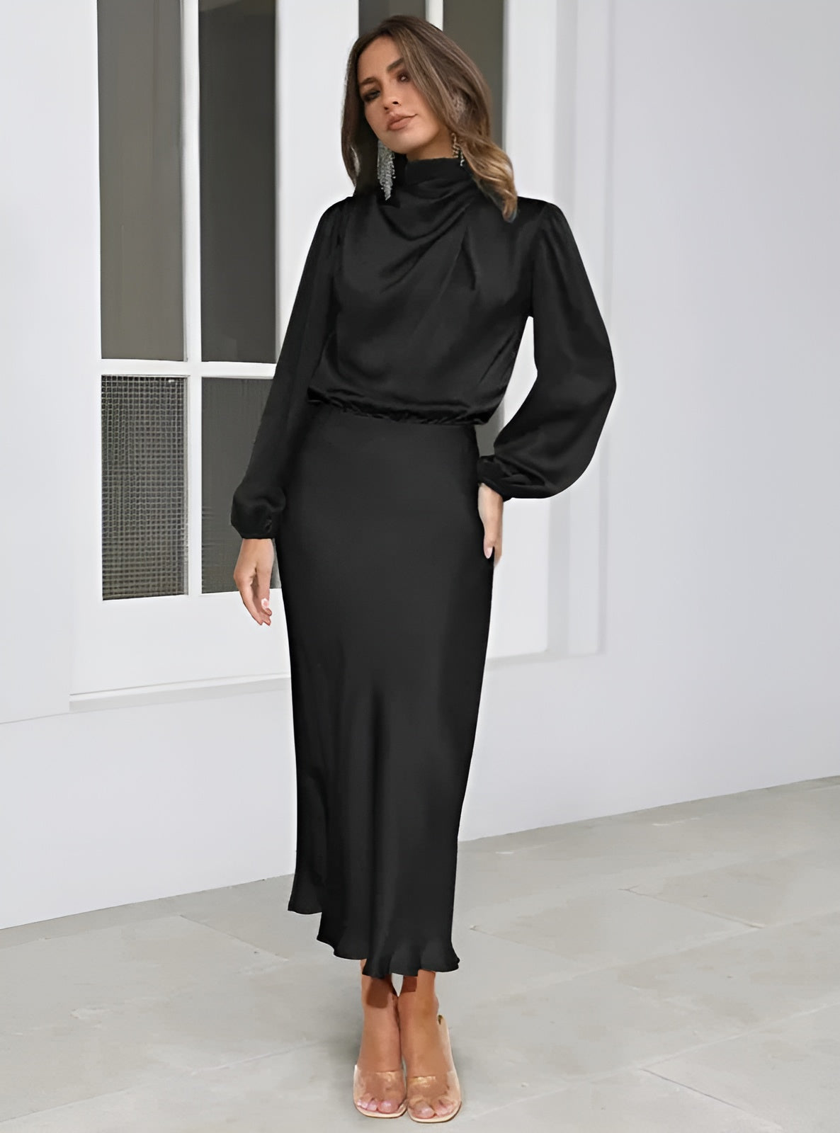 SAVANNA™ | REFINERAD SATIN MIDI-KLÄNNING